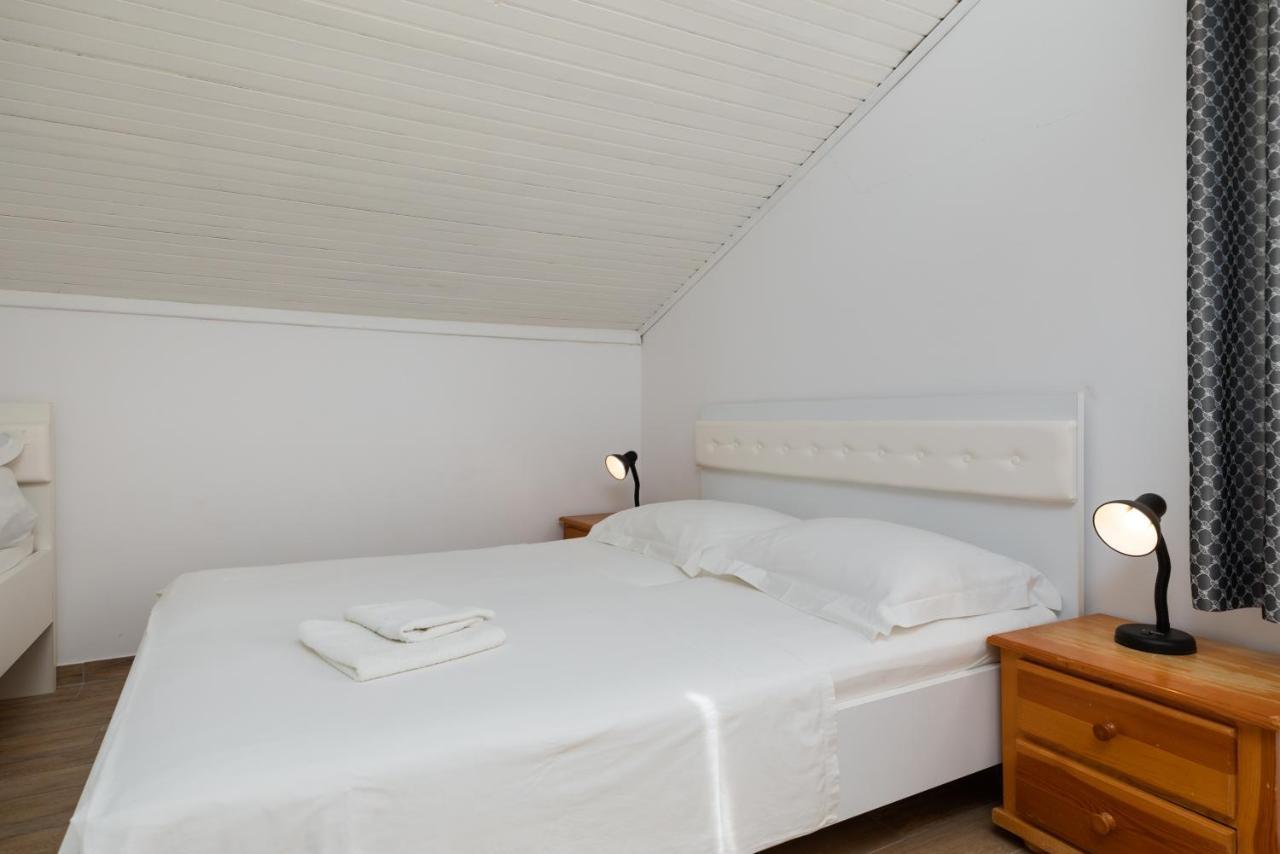 Apartments By The Sea Duce, Omis - 2992 Dugi Rat Buitenkant foto