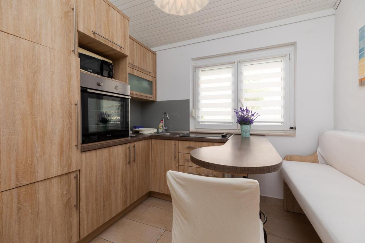 Apartments By The Sea Duce, Omis - 2992 Dugi Rat Buitenkant foto